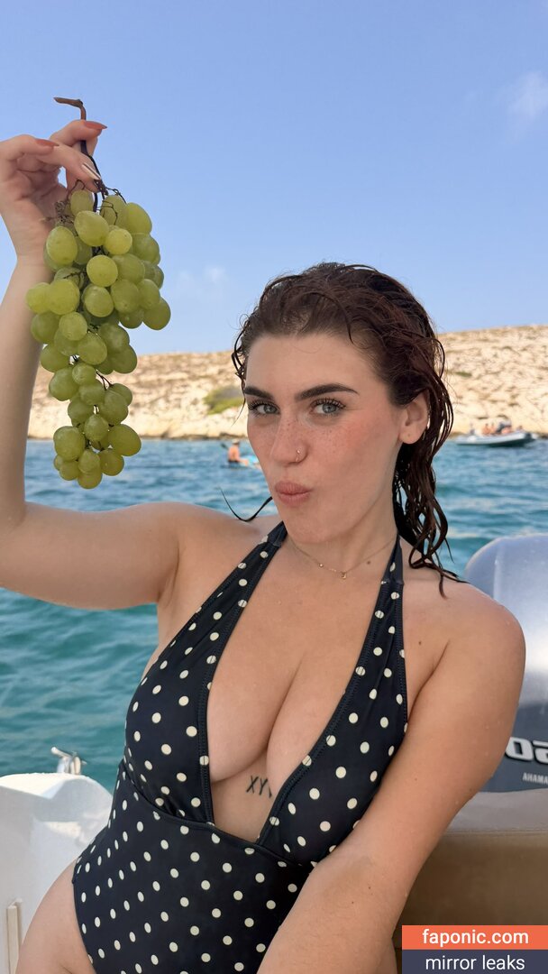 Carla_vyxx, carla_vyx, https: Nahé úniky  Fotka #4