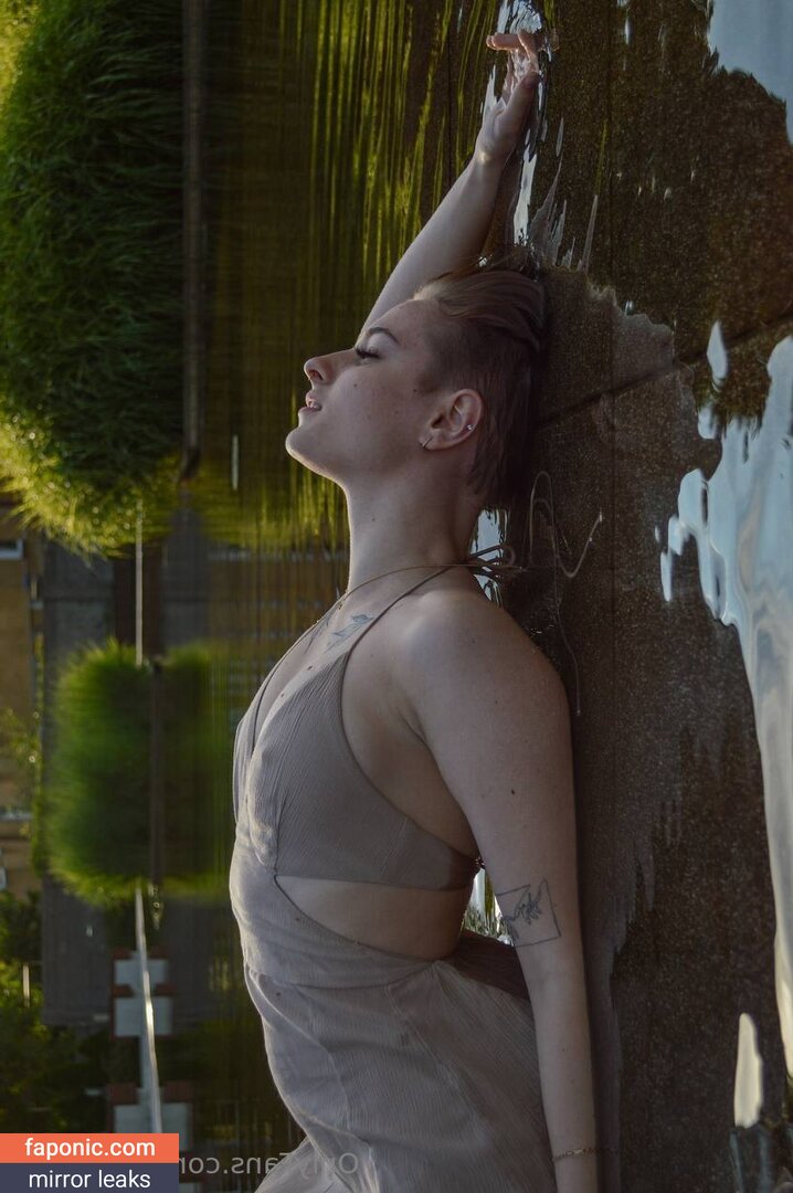 Emmy_vv, emmy.v.v, luna_mul Nahé úniky OnlyFans Fotka #1