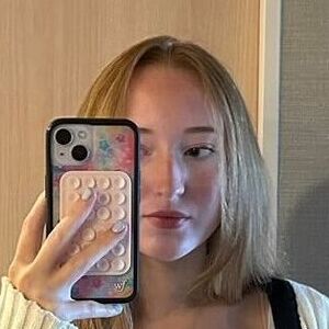 Julia Evelina-Rose
